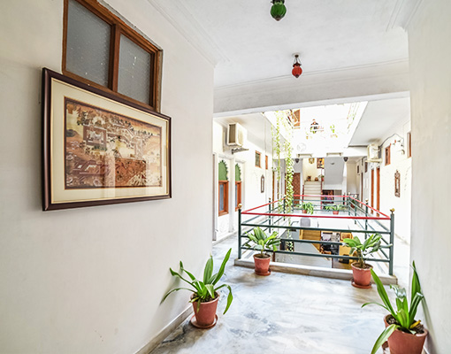 Lake view Facing Luxury hotel room Near Lake Pichola