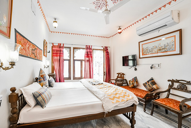 Best place to stay near lake Pichola in Udaipur