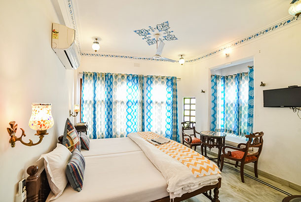 Best place to stay near lake Pichola in Udaipur